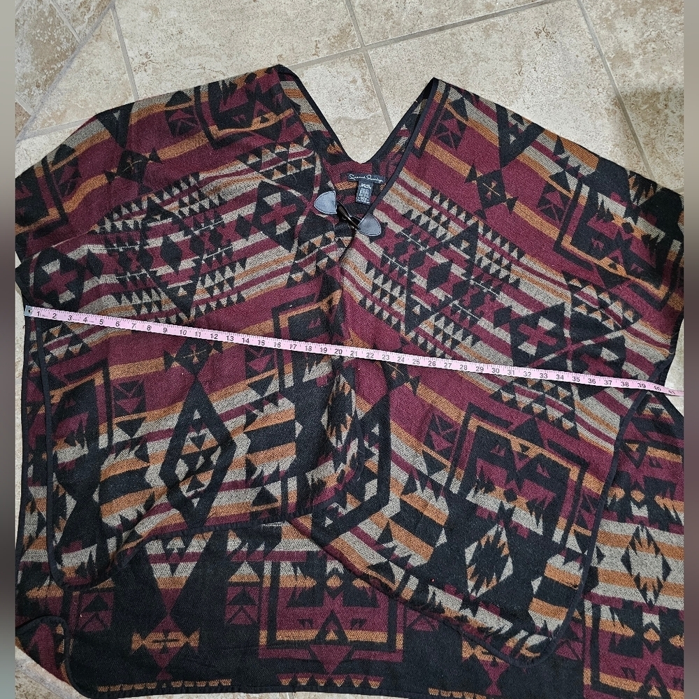 French Laundry Women OS Poncho Burgundy Tan Knit Aztec Wrap Toggle Boho Timeless - Picture 5 of 6